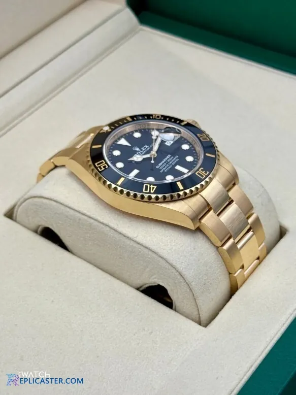 Submariner 41mm gold bracelet link detail