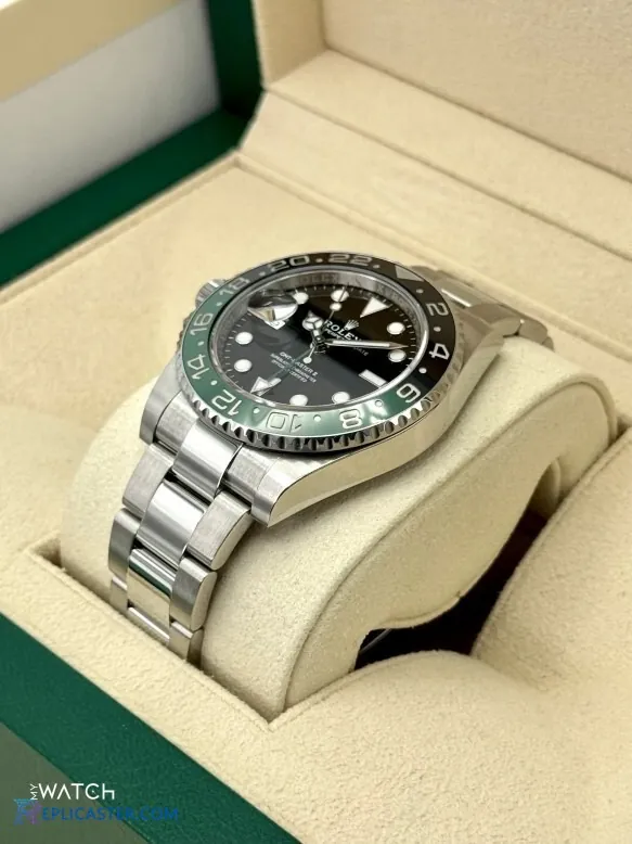 Rolex Replica Watch - Bracelet and Clasp Detail
