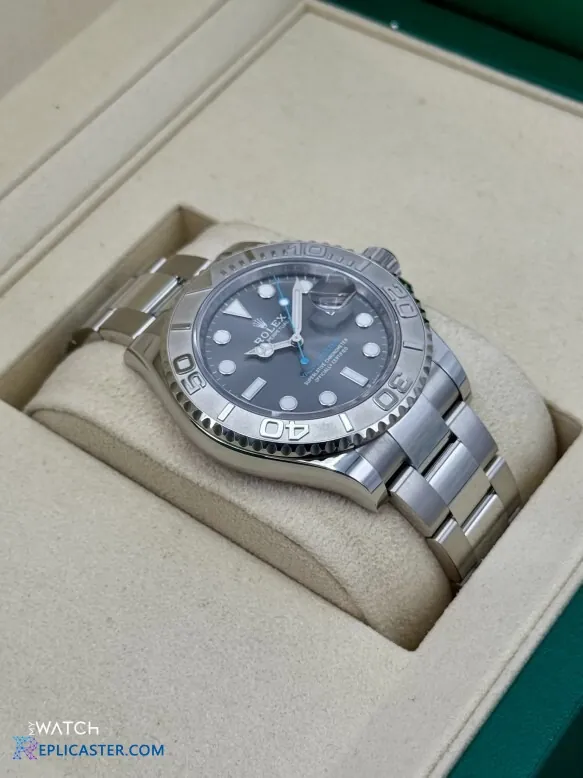 Yacht-Master 40mm bezel close-up