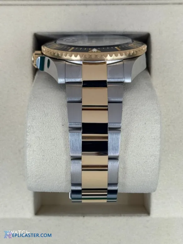 Sea-Dweller 43mm watch in presentation box