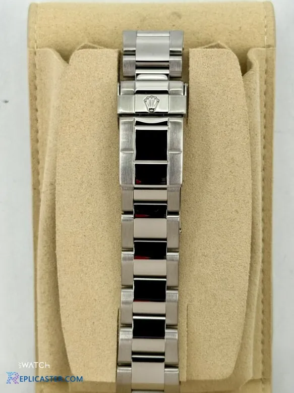 Rolex Yacht-Master 40mm crown and case detail
