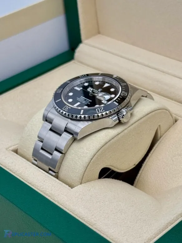 Submariner 41mm bezel engraving detail