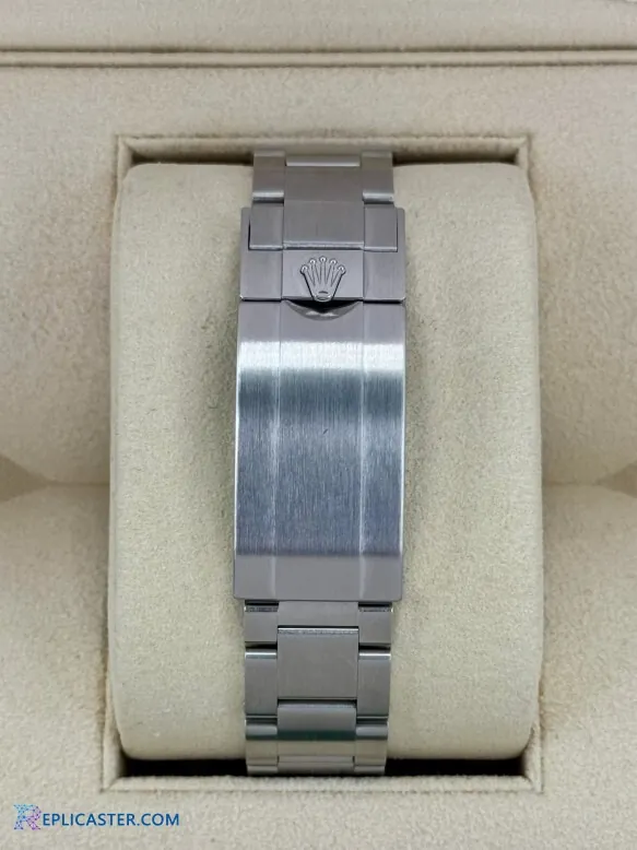 Submariner 41mm side view, steel band
