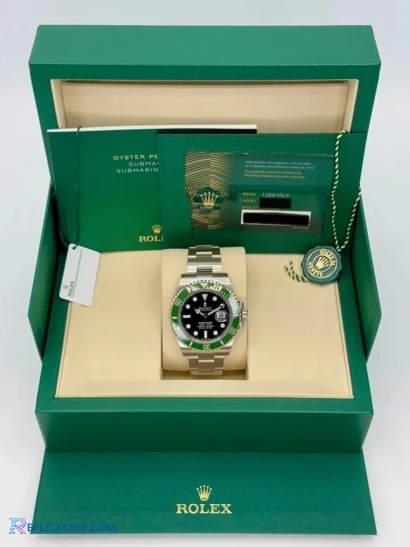 Rolex Submariner 41mm black dial front view
