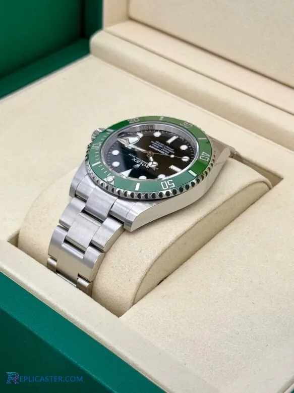 Rolex Submariner 41mm green bezel close-up