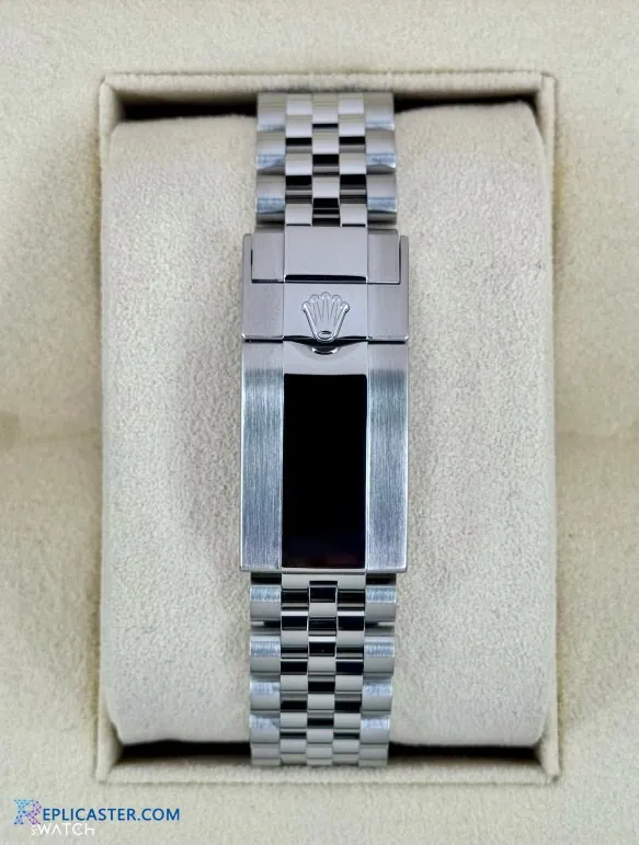 GMT-Master II 40mm angled view