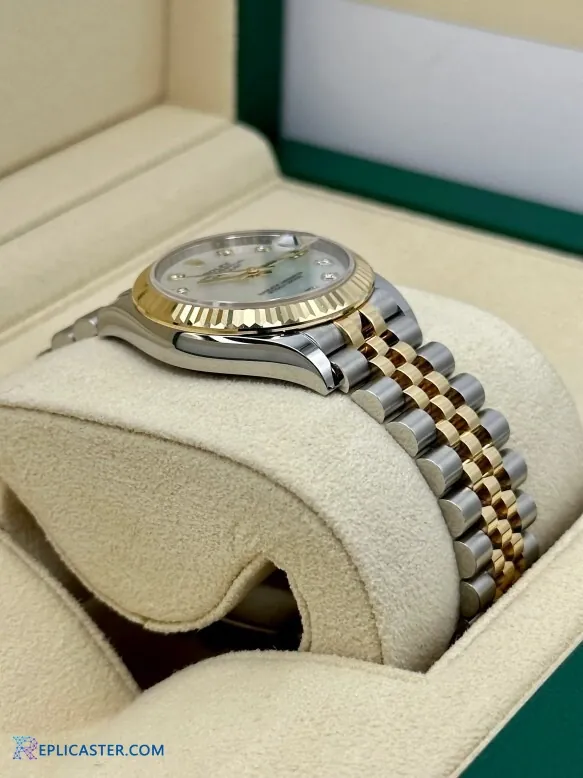 Datejust 31mm bracelet detail, gold & steel