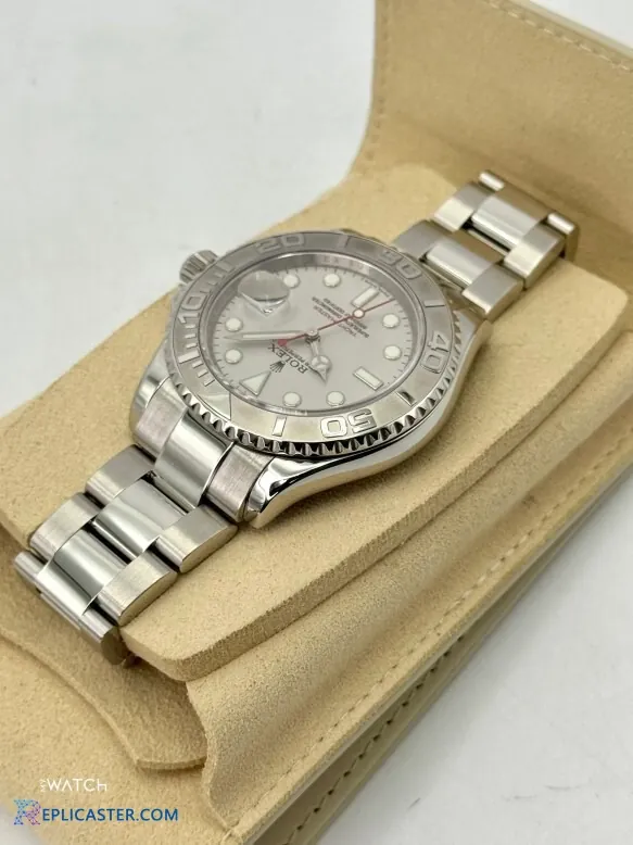 Yacht-Master 40mm dial detail, date window visible