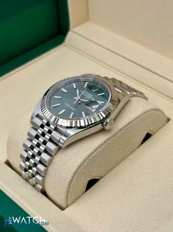 Datejust 41mm replica side view, crown detail