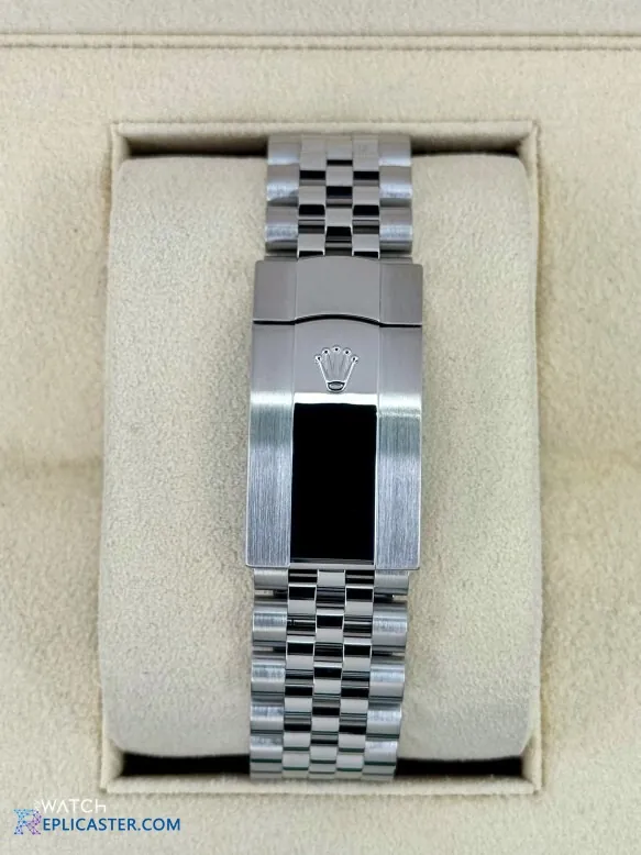 Sky-Dweller 42mm crown and case detail