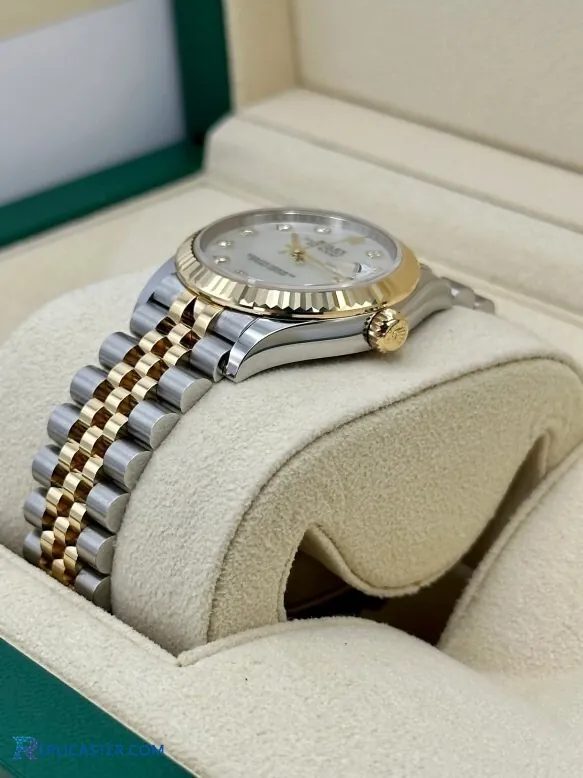 Datejust 31mm crown and case detail
