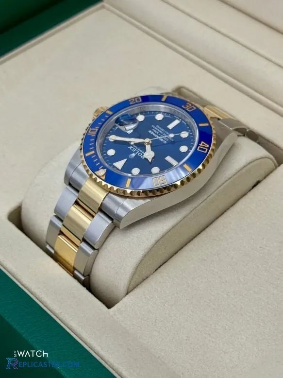 Submariner 41mm clone blue dial detail