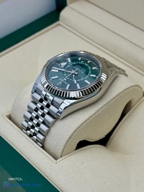 Replica Rolex Sky-Dweller case side view