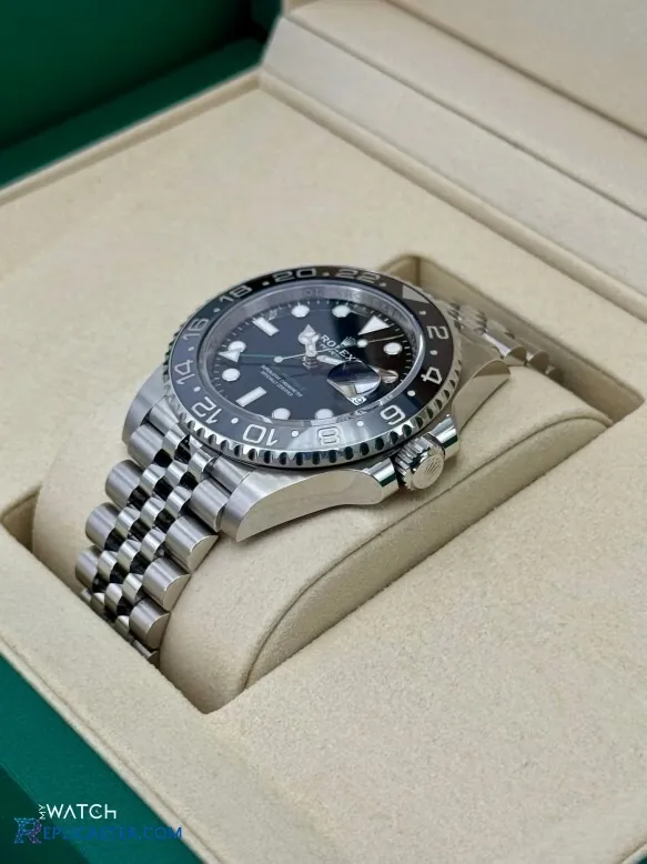 GMT-Master II bezel engraving detail