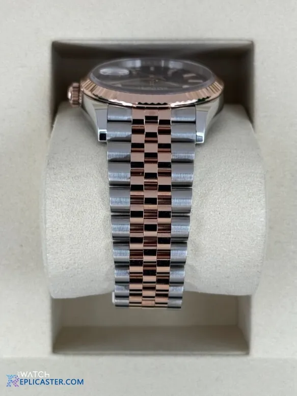 Rolex Datejust 36mm - Crown and case detail