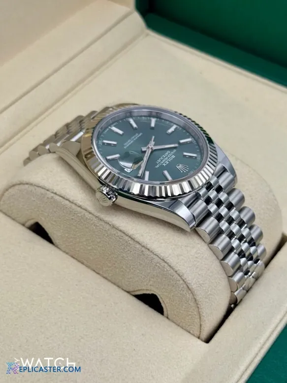 Datejust 41mm replica green dial close-up
