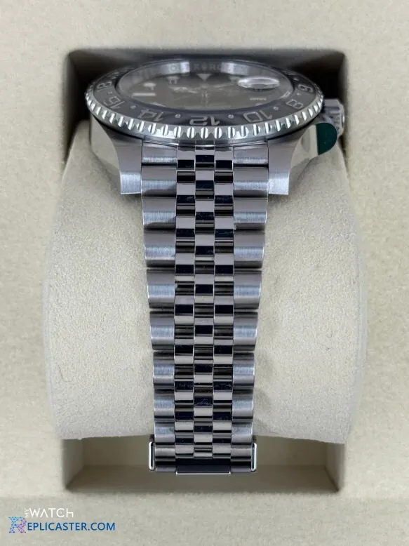 GMT-Master II 40mm watch in box