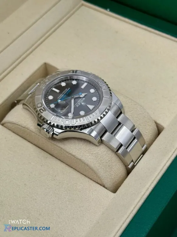 Yacht-Master 40mm rhodium dial detail