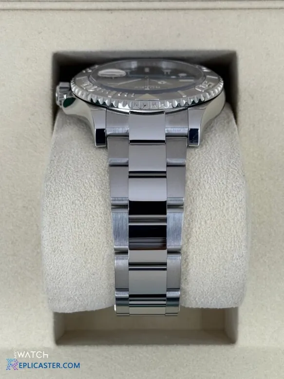 Yacht-Master 40mm crown detail