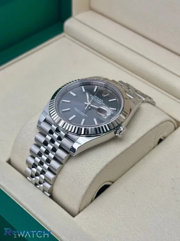 Datejust 41mm fluted bezel detail