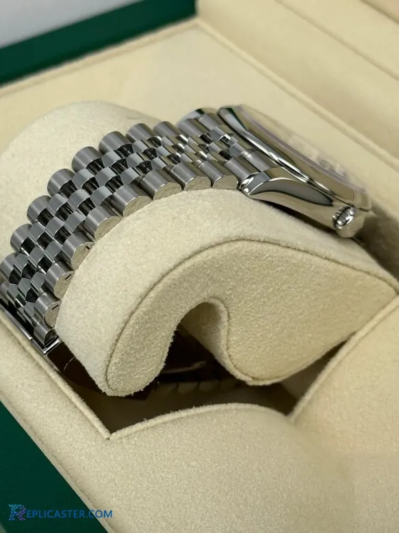 Datejust 36mm replica Jubilee bracelet close-up