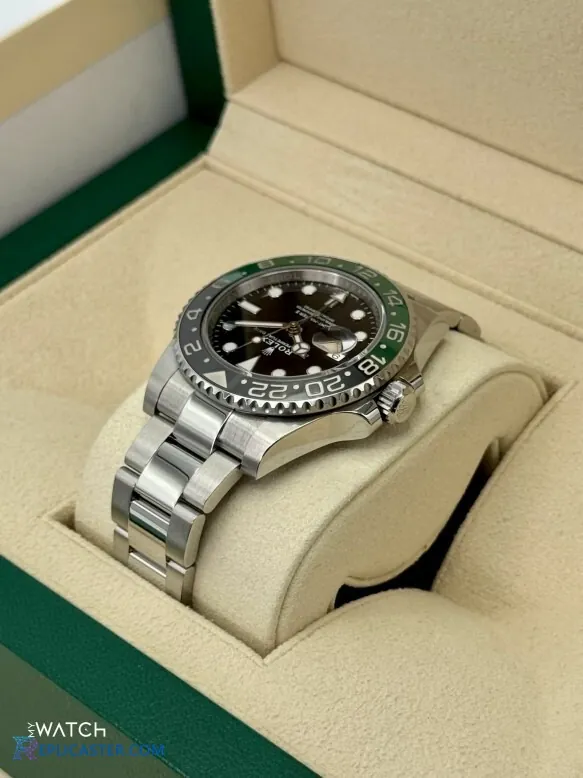 Replica Rolex GMT-Master II - Bezel Close-Up