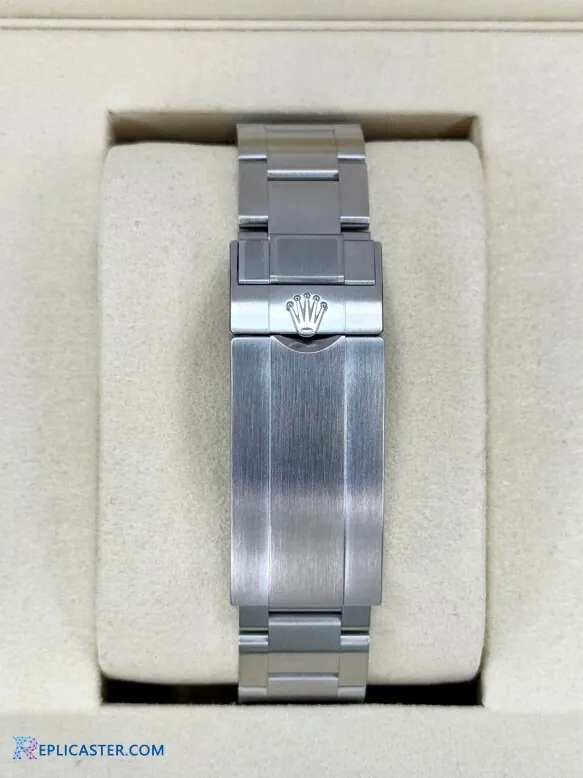 Submariner 41mm watch in presentation box