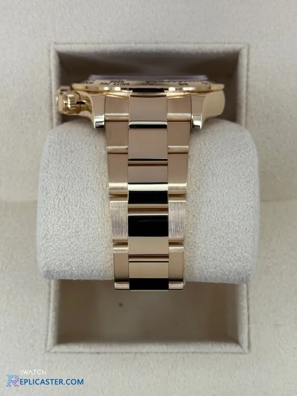 Rolex Daytona 40mm crown and bezel