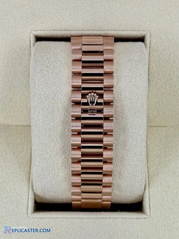 Rolex Day-Date 40mm rose gold band clasp