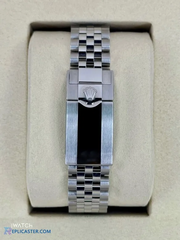 Replica Rolex GMT-Master II wrist shot
