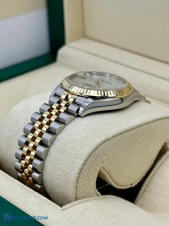 Datejust 31mm case side profile in box
