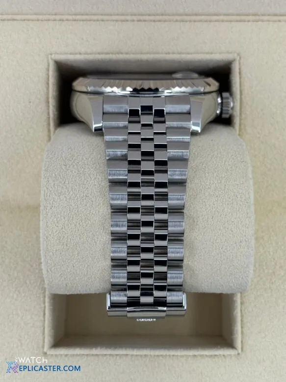 Replica Sky-Dweller 42mm, angled view