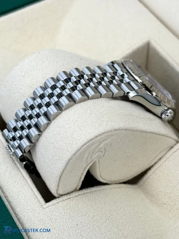 Replica Datejust 31mm crown detail
