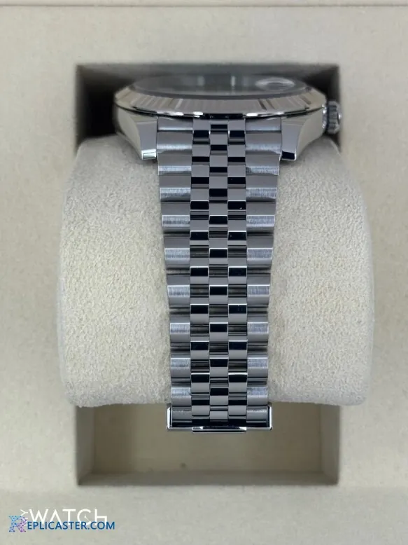 Datejust 41mm replica, angled view