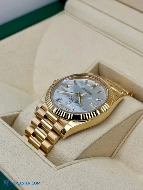 Rolex Day-Date 40mm gold case detail