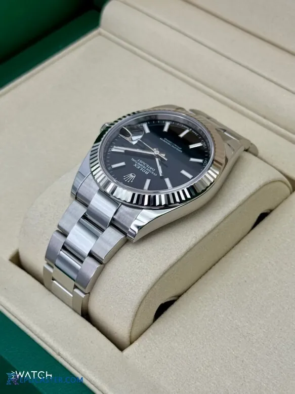 Datejust 41mm case and bezel detail