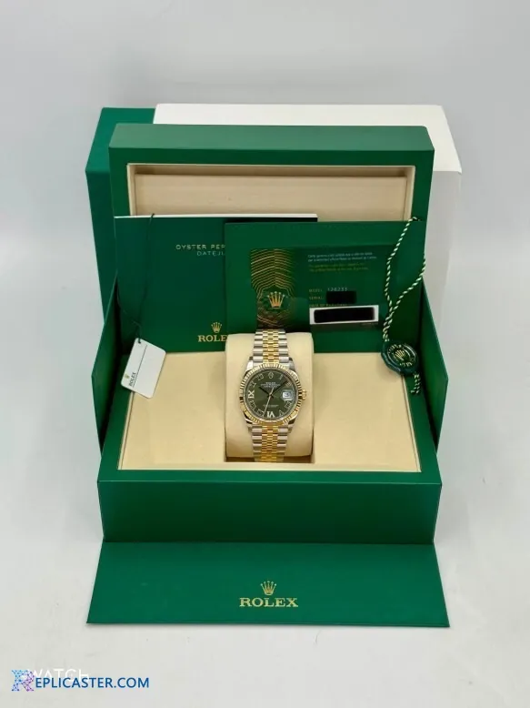 Rolex Datejust 36mm Green Dial replica - front view