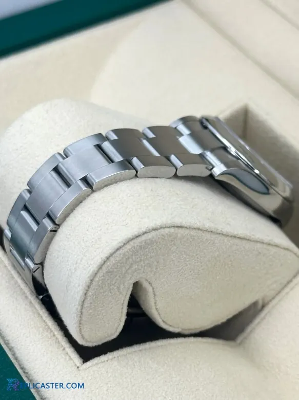 Rolex Oyster Perpetual 31mm Turquoise band close-up