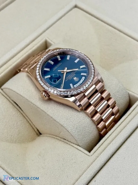 Rolex Day-Date 36mm - Blue dial with date window