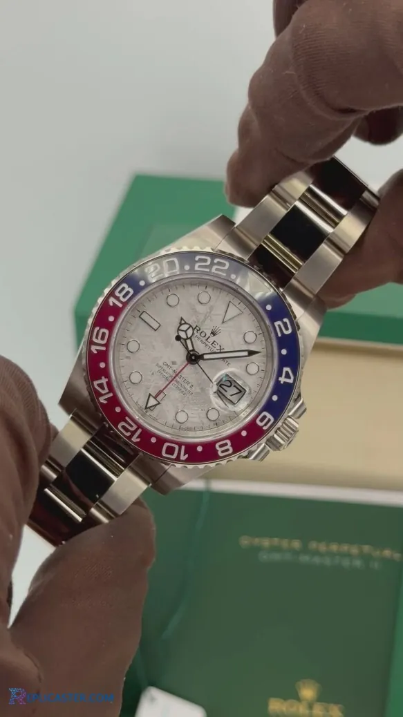GMT-Master II Pepsi crown and case detail