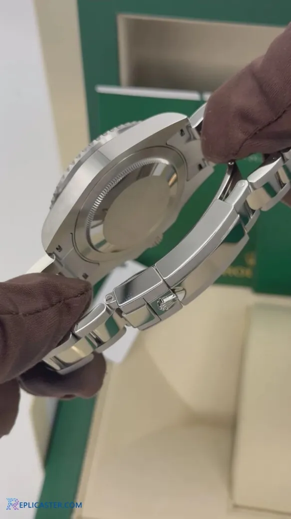 GMT-Master II 40mm watch clasp detail
