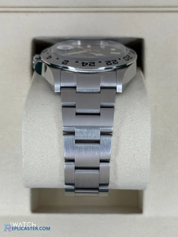 Explorer II 226570 crown close-up