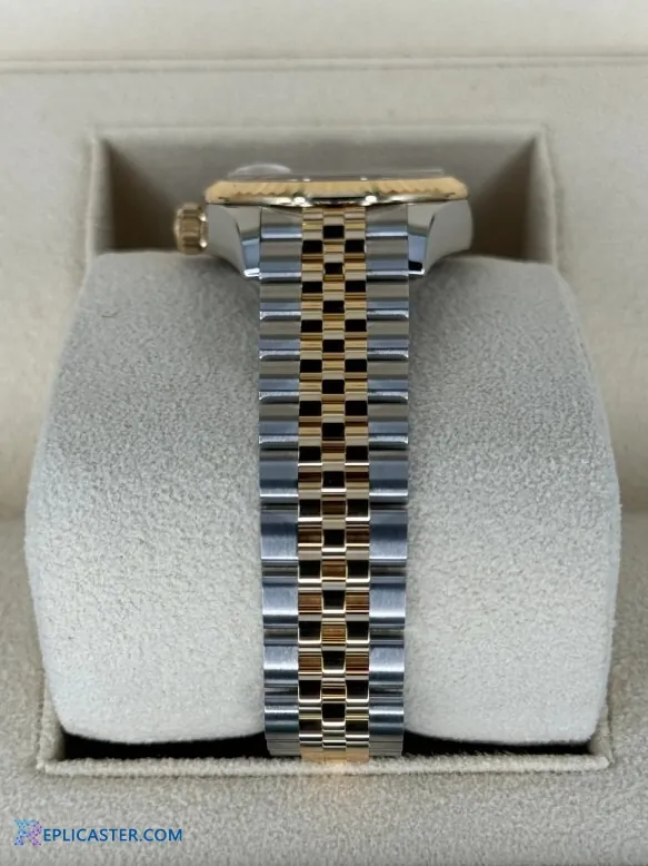 Rolex Lady Datejust 28mm replica, crown detail