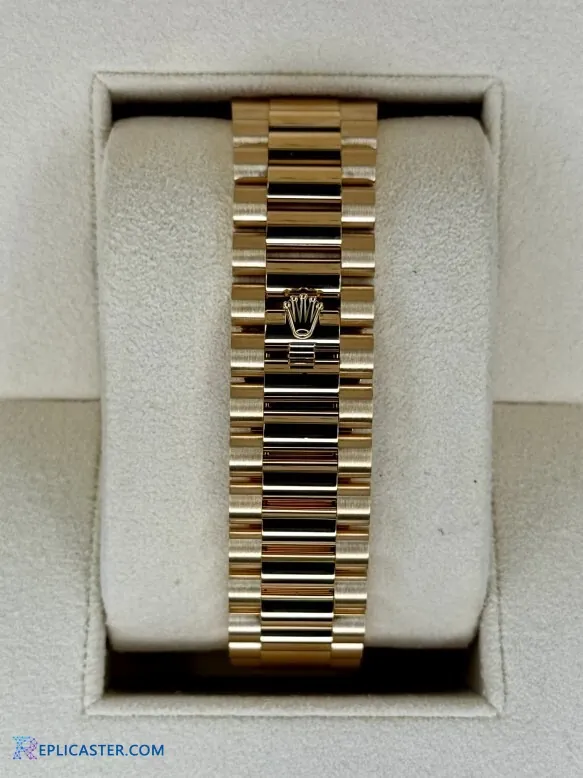 Rolex Day-Date 40mm - Bracelet Clasp Detail