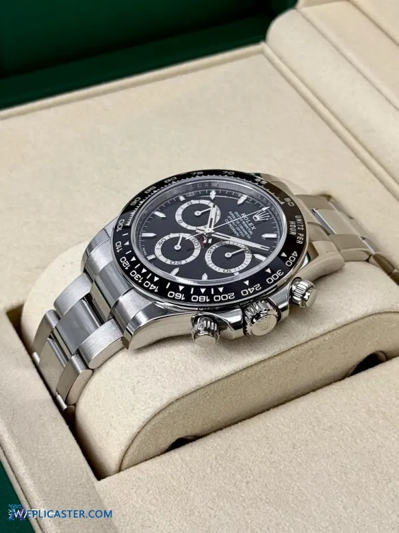 Rolex Daytona 40mm bracelet and clasp detail