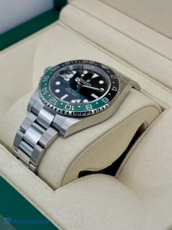 GMT-Master II bezel detail, black & green ceramic
