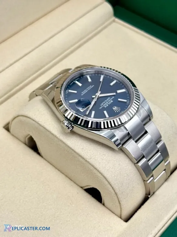 Datejust 41mm case and fluted bezel detail