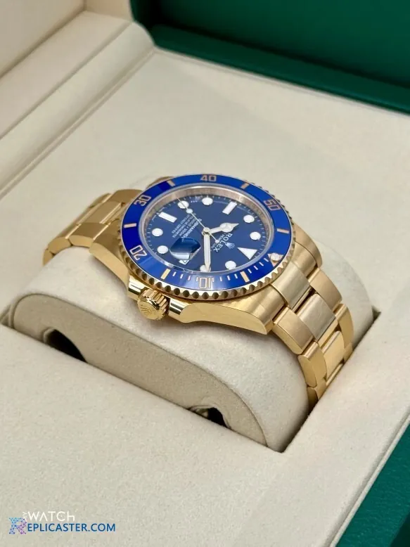 Submariner 41mm blue dial detail