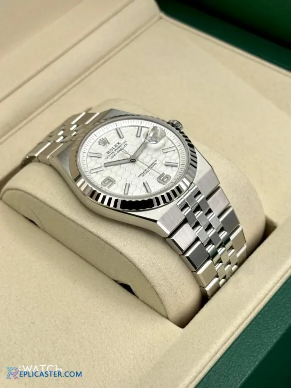 Rolex Land-Dweller 40mm clasp detail