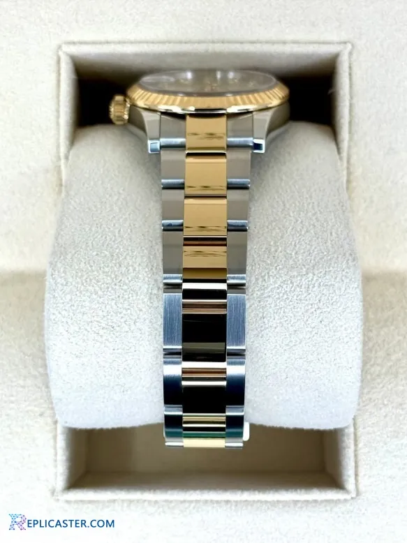 Rolex Datejust 31mm bracelet clasp view
